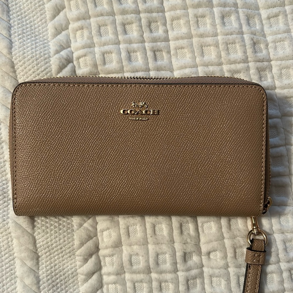 Never used coach wristlet wallet